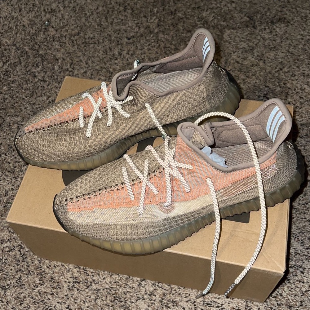 Men’s Yeezy “Sand Taupe” Size 10